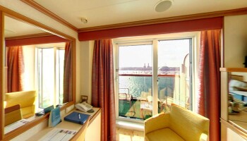 1549560686.1024_c816_P&O Cruises Ventura Accommodation Balcony Cabin.jpg